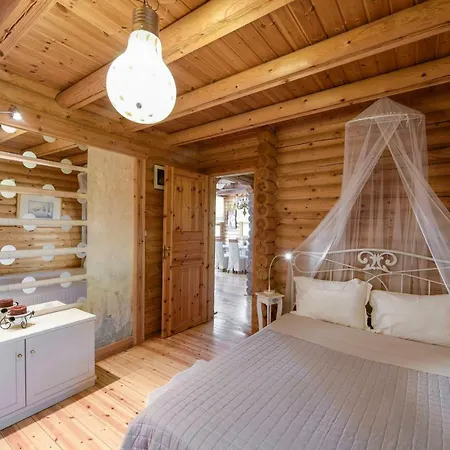 - Wooden Lakkia