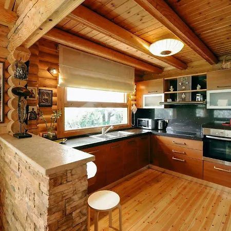 - Wooden * Lakkia