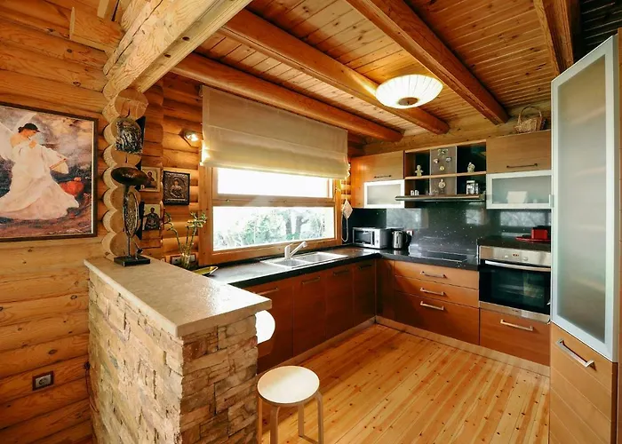 - Wooden * Lakkia