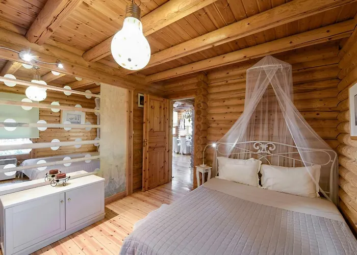 - Wooden Lakkia